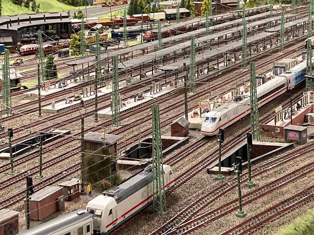 Das Miniatur-Wunderland in Hamburg darf nicht fehlen, wenn es um interessante Eisenbahn-Links geht.